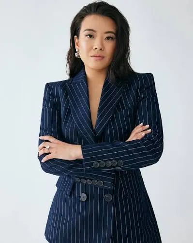 Vivian Tu Headshot